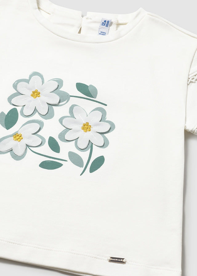 Camiseta con flores gráficas