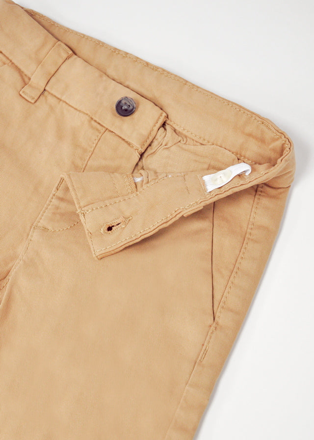 Pantalón chino camel