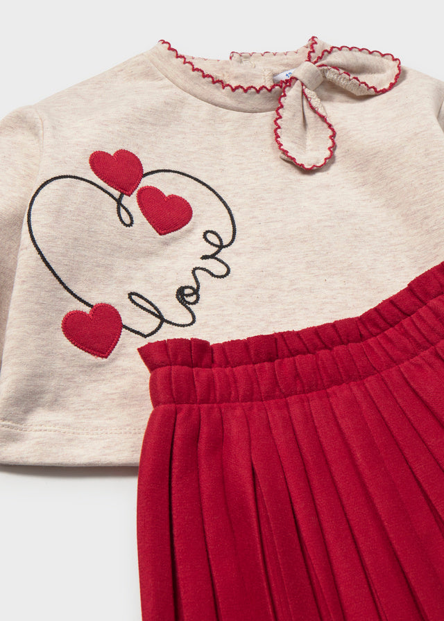Conjunto sudadera corazones y falda plisada bebé