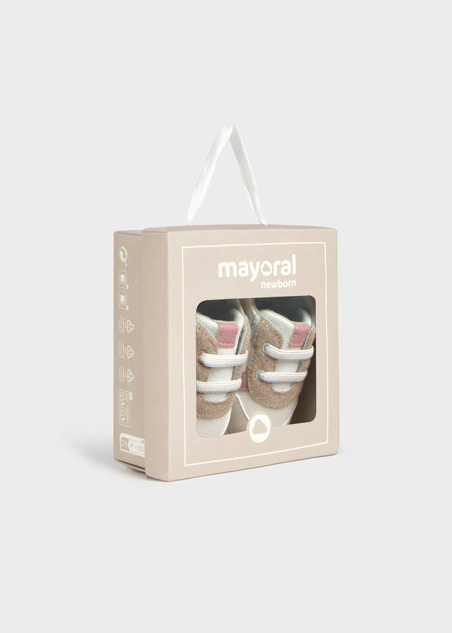 Zapatilla deportiva recién nacido