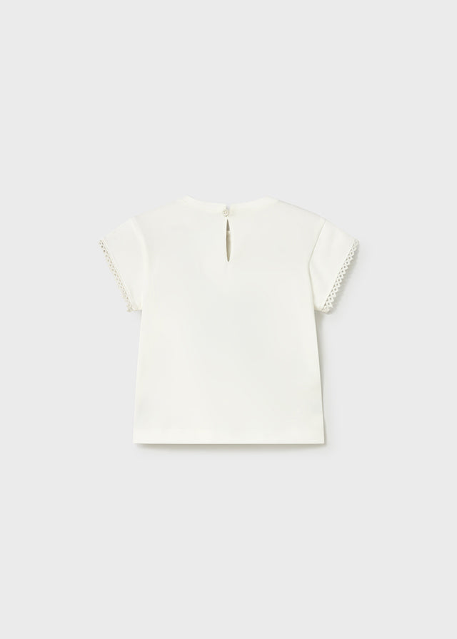 Camiseta con flores gráficas